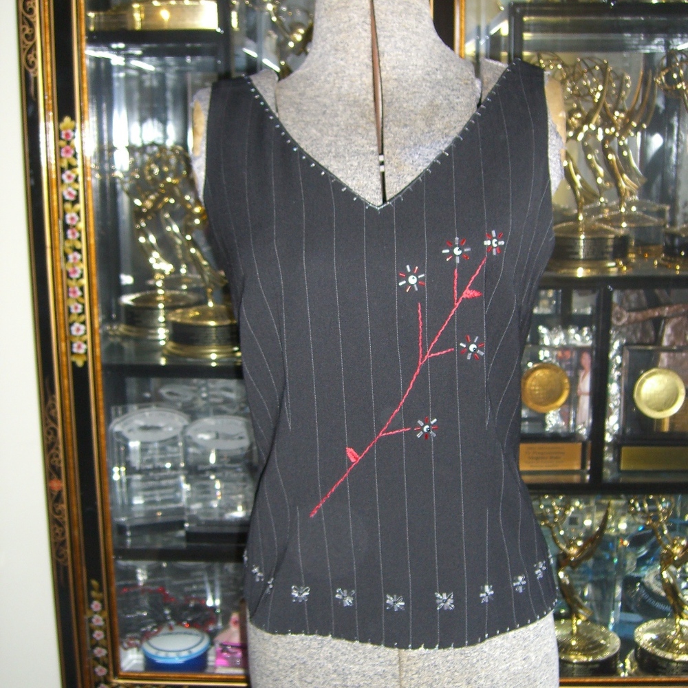 DANA BUCHMAN PINSTRIPE FLORAL EMBROIDERED TOP 4P